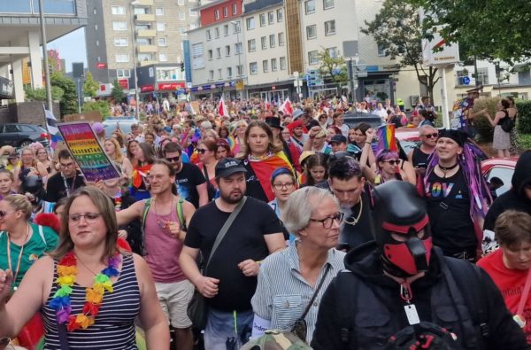 11. Juni 1994:  Schwulenparagraf wird abgeschafft
